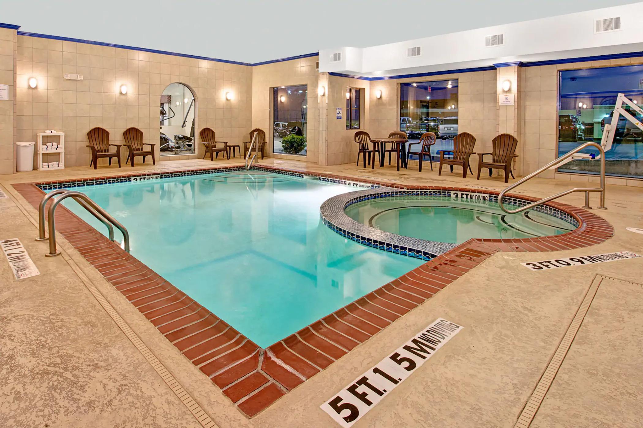 Hotel Baymont By Wyndham Decatur Extérieur photo